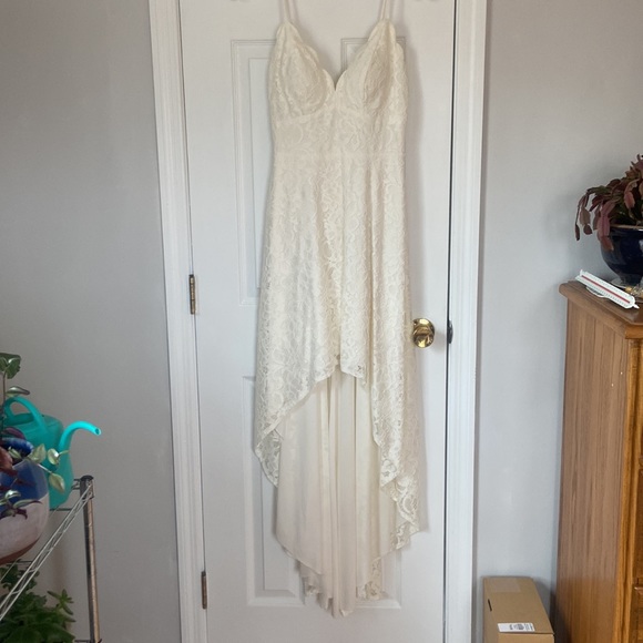 DB Studio High-Low Ivory Lace Dress with Spaghetti Straps and Pockets - Size 2 - Picture 4 of 9